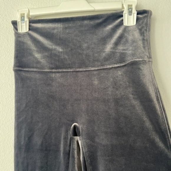 Spanx Velvet Leggings Silver Chrome Size Large - Picture 6 of 6